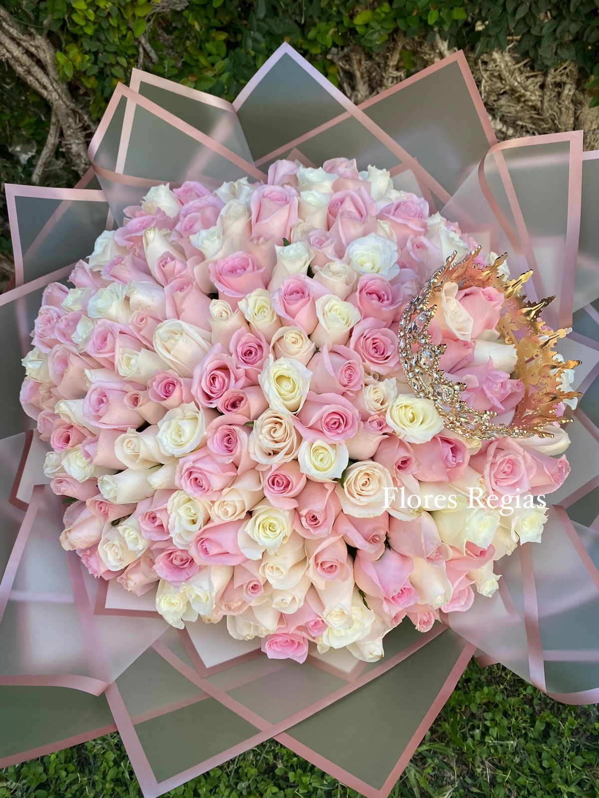 Ramo De Rosas Rosas Y Blancas